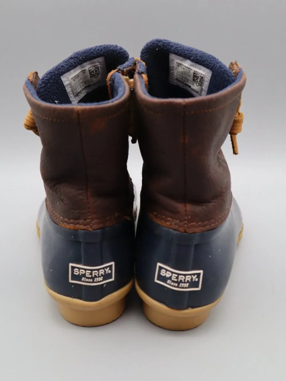 Sperry item saltwater